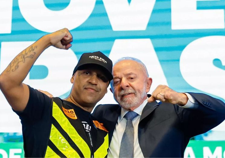 Lula lança crédito para entregadores comprarem motos e bikes