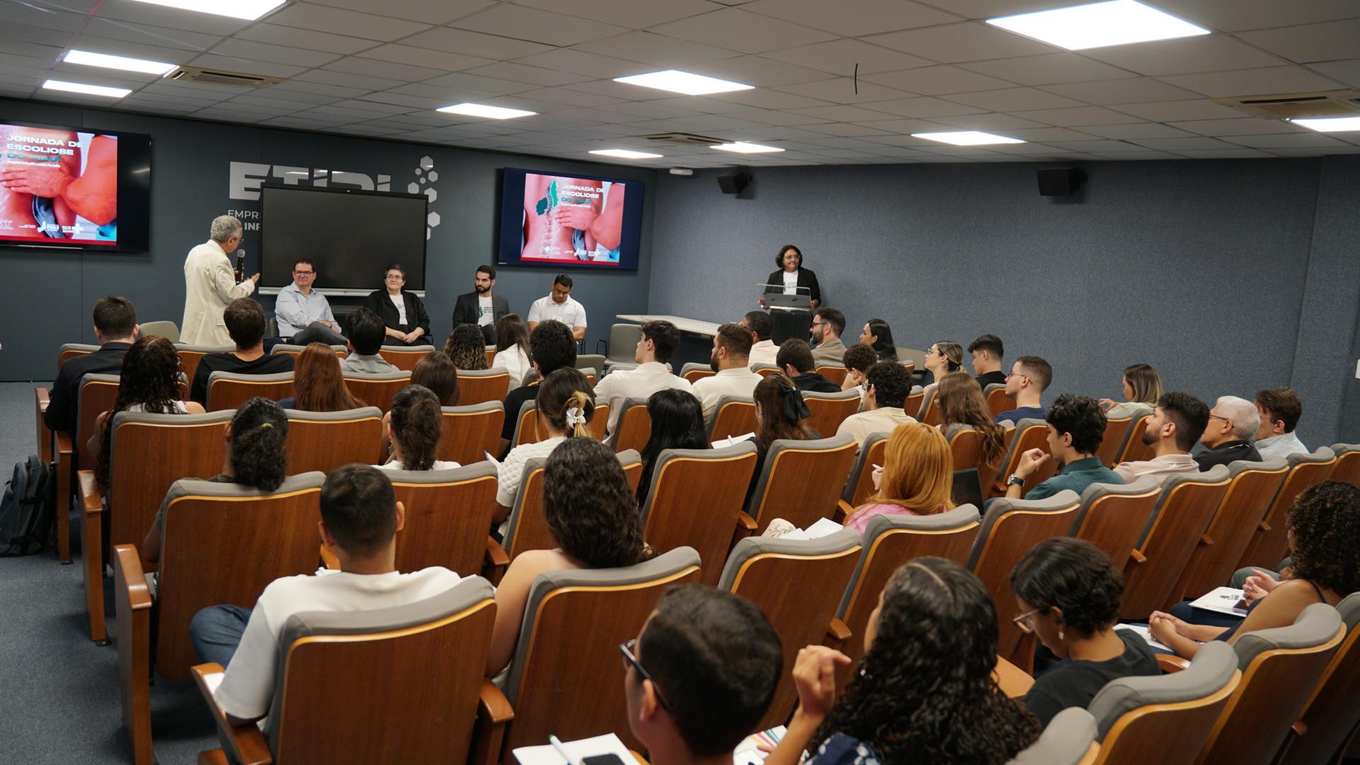 Jornada Piauiense de Escoliose abre programação com debate sobre avanços no cuidado à coluna