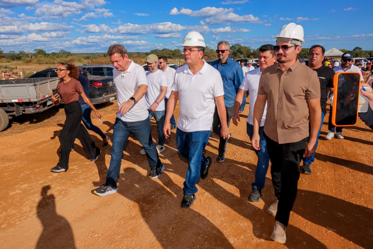 Governador vistoria obras da PI-216 e autoriza reforma de balneário em Juazeiro do Piauí