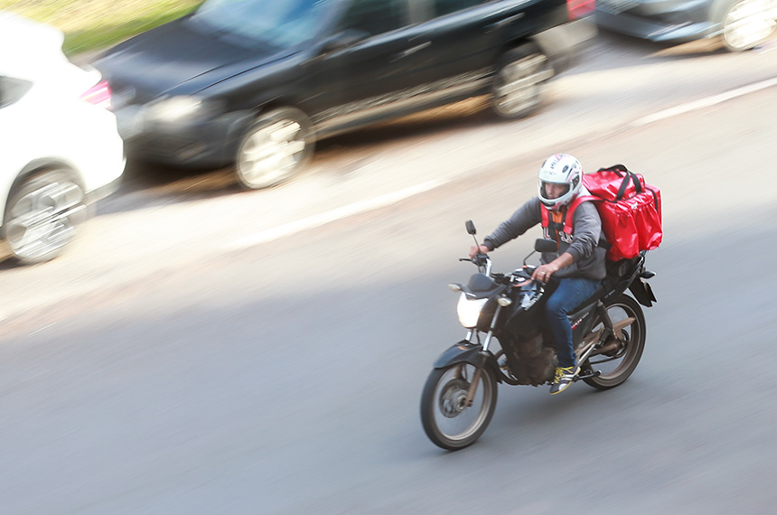 Congresso avalia MP que cria linha de crédito para motociclista de aplicativo