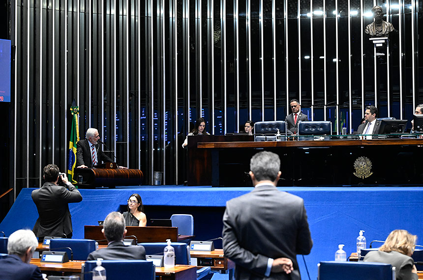 Senadores do governo e da oposição se solidarizam com presidente do Senado