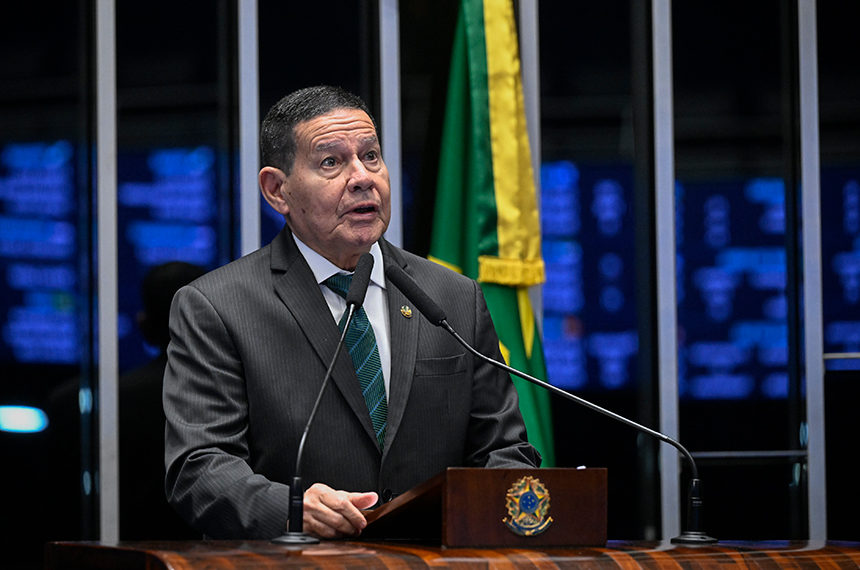 Brasil deve assumir responsabilidade no combate ao crime organizado, diz Mourão
