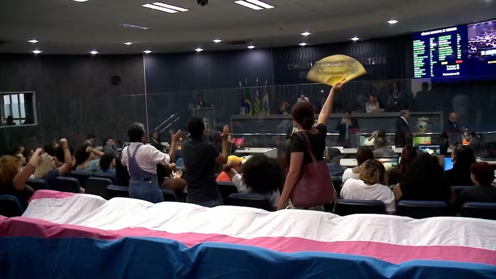 Câmara aprova projeto que proíbe uso de banheiros femininos por mulheres trans