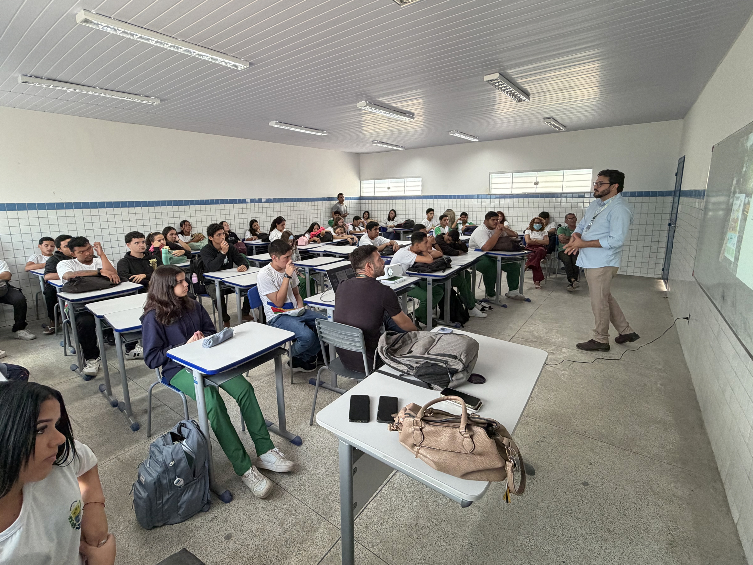 Porto Piauí apresenta desafios e oportunidades do setor marítimo para estudantes da Escola do Mar