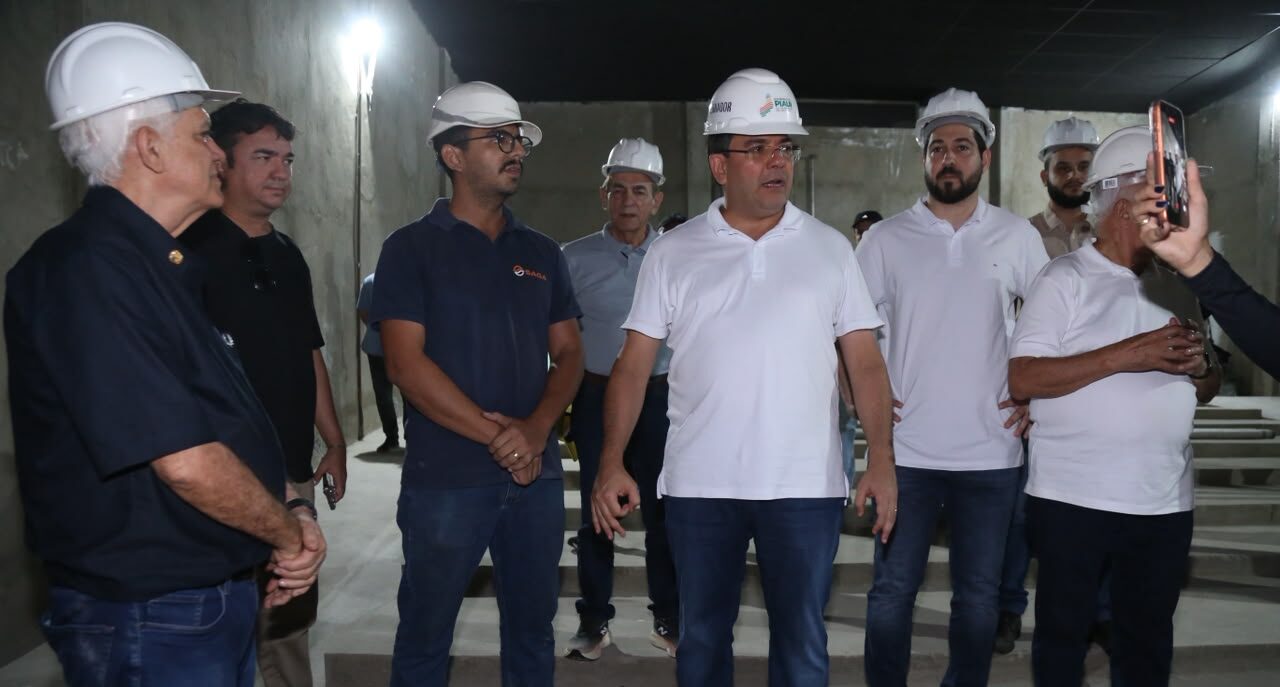 Em Esperantina, Rafael Fonteles acompanha reforma do Teatro Diniz Chaves e autoriza novos investimentos