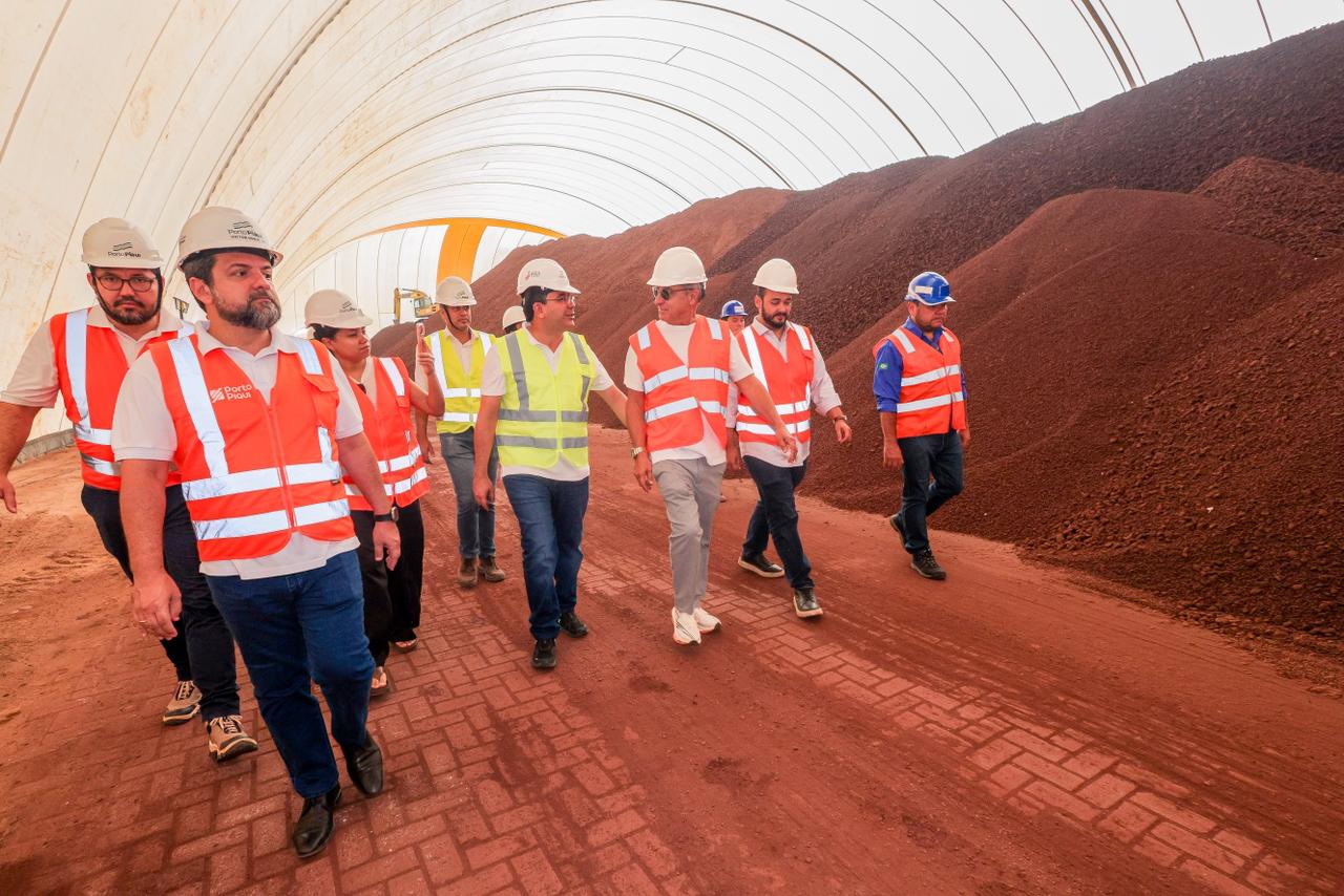 Rafael Fonteles visita Porto Piauí e destaca contagem regressiva para início da exportação de minério de ferro à China
